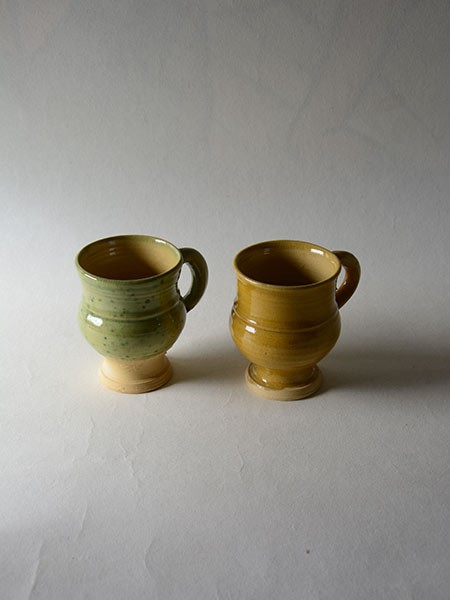 http://www.poteriedesgrandsbois.com/files/gimgs/th-30_GDT003-03-poterie-médiévale-gobelet-tasse_v2.jpg