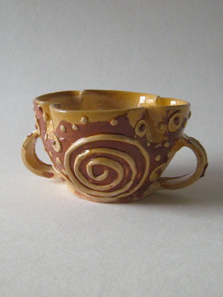 http://www.poteriedesgrandsbois.com/files/gimgs/th-30_GDT028-Tasse-polylobée-Poissy-XIVe-s-Moyen-age.jpg